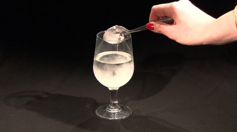 Президент России ввел штрафы за производство порошкового алкоголя